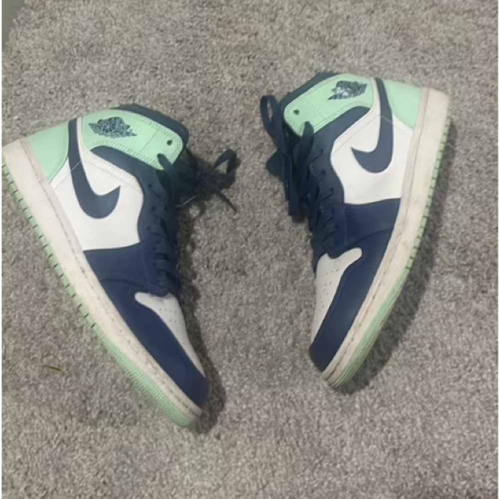 Air Jordan 1 Mids